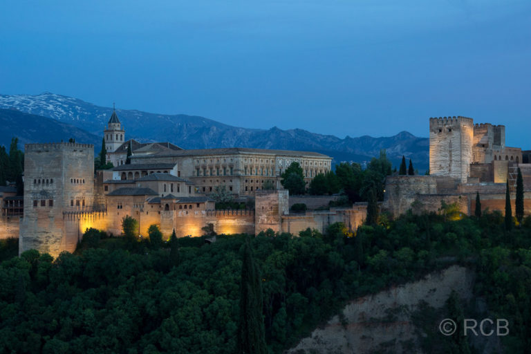 Granada, die Alhambra am Abend