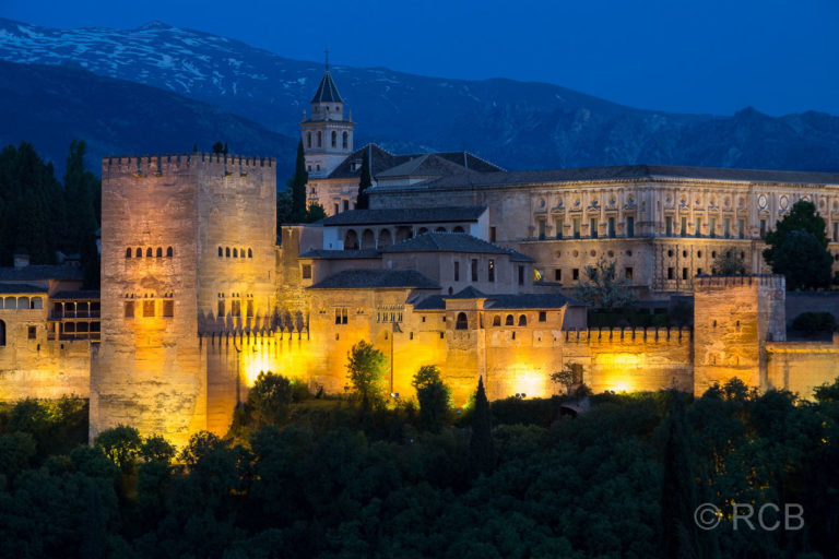 Granada, die Alhambra am Abend