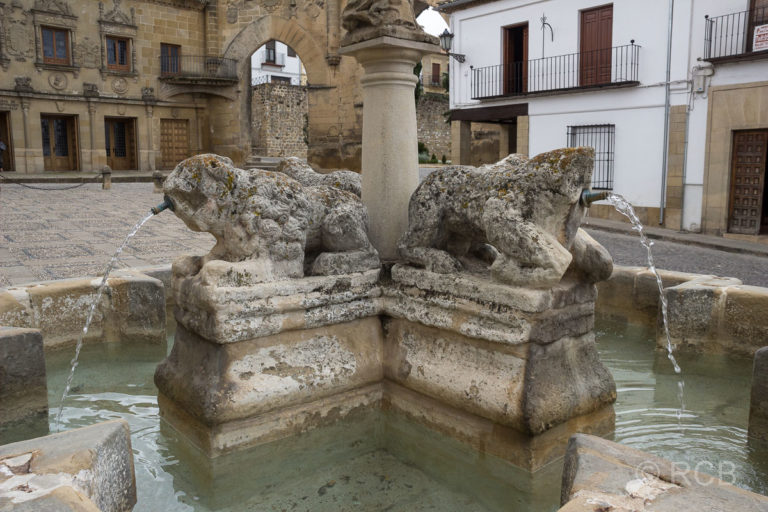 Baeza, Brunnen auf der Plaza de los Leones
