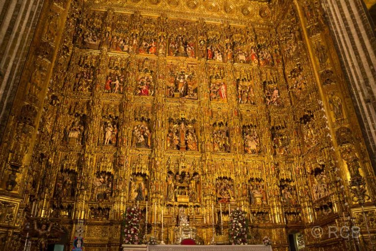 Sevilla, riesiges Retabel in der Kathedrale