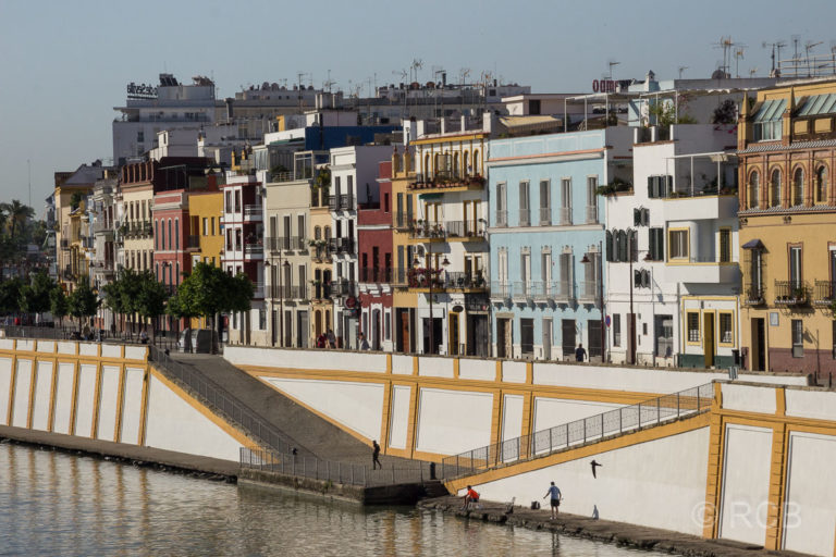 Sevilla, am Ufer des Stadtkanals