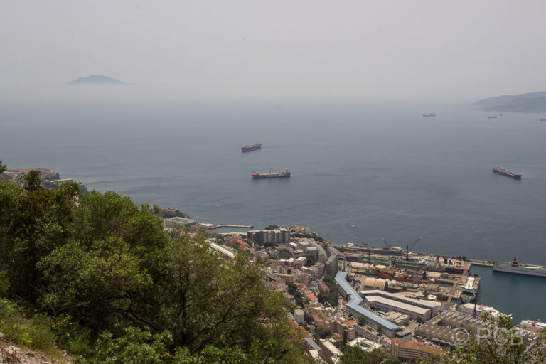 Blick vom Fels von Gibraltar auf Afrika in der Ferne