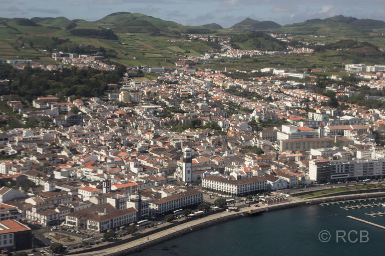 Landeanflug über Ponta Delgada