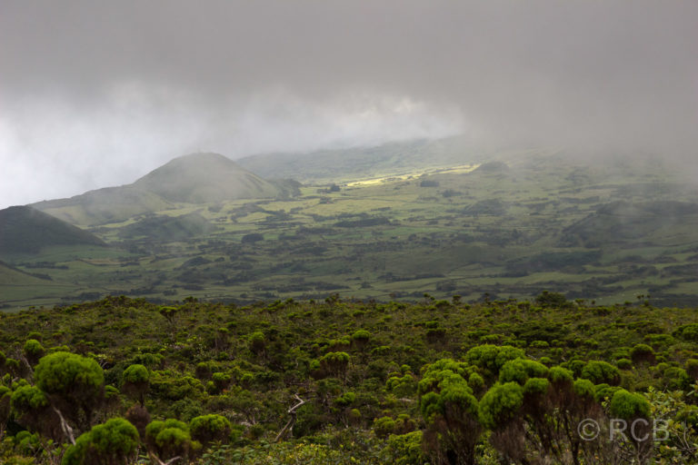 Blick zur Südküste von Pico unter Wolken