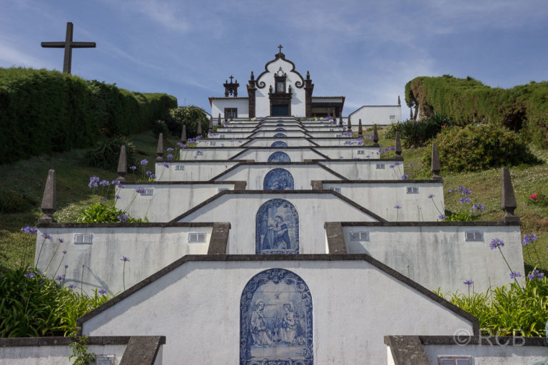 Vila Franca do Campo, Ermida de N.S. da Paz, Treppenaufgang mit Azulejos