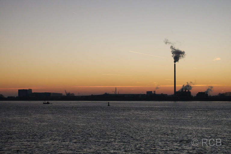 Sonnenuntergang an der Weser bei Bremerhaven