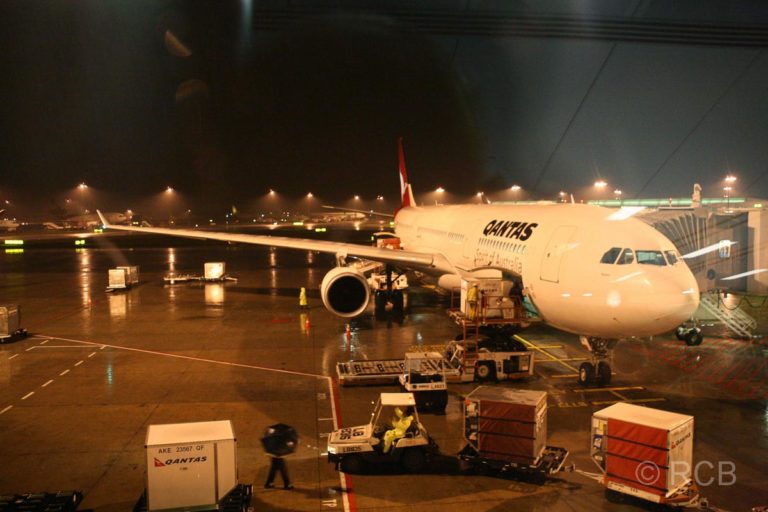 Qantas-Flugzeug auf dem Flughafen Singapur