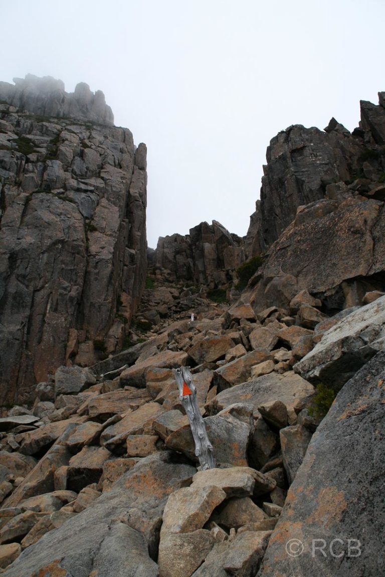 Felskletterei beim Aufstieg auf den Mount Ossa