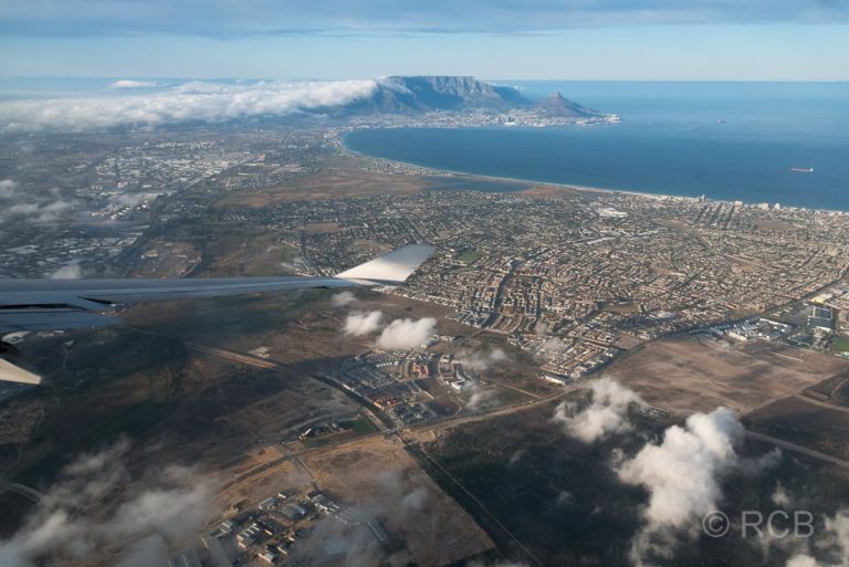 Blick aus dem Flugzeug beim Anflug auf Kapstadt