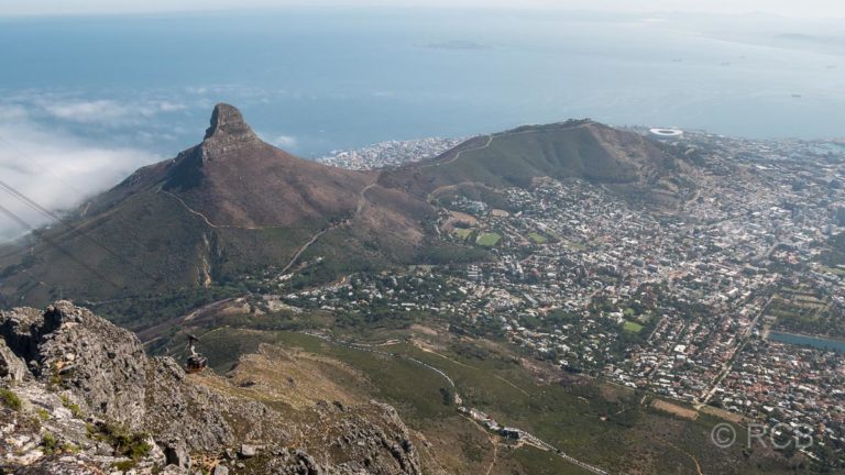 Blick vom Tafelberg auf Lion's Head, Signal Hill und Kapstadt