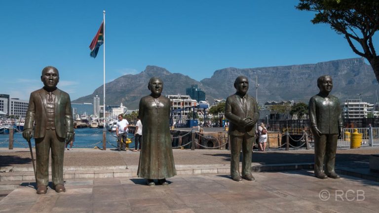 Denkmal der vier südafrikanischen Nobelpreisträger am Nobel Square