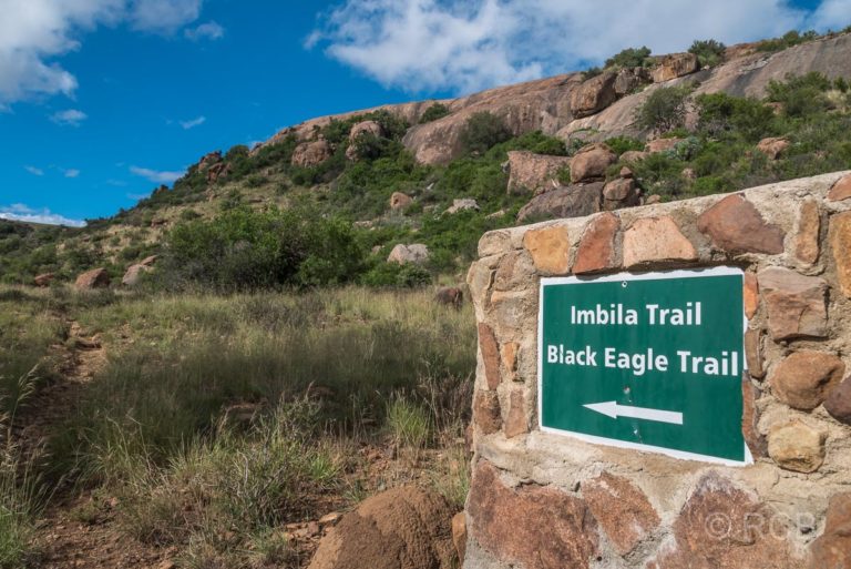 Schild am Beginn des Wanderwegs Black Eagle Trail im Mountain Zebra National Park