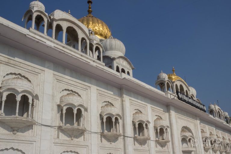 Fassade des Sikh-Tempel Bangla Sahib Gurudwara, Delhi