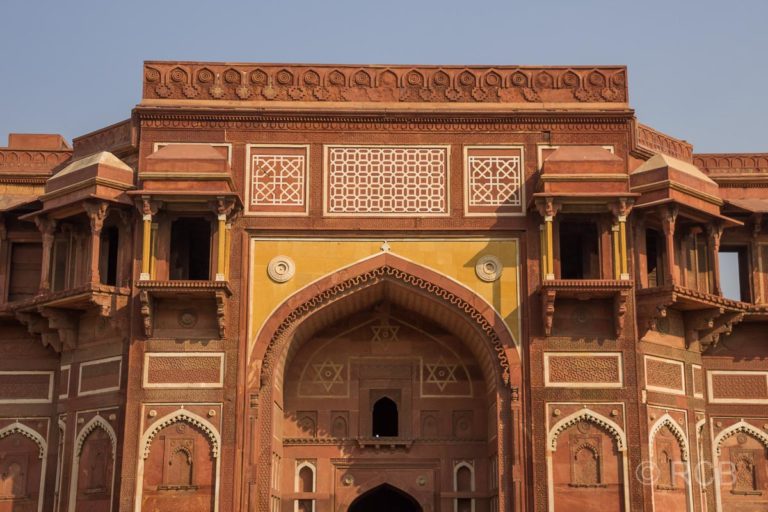 Agra, Rotes Fort, Torbogen am Palast von Jahangir