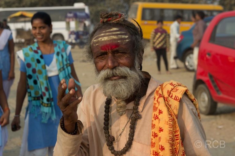 Allahabad, unechter Sadhu am Sangam, dem Zusammenfluss von Ganges und Yamuna