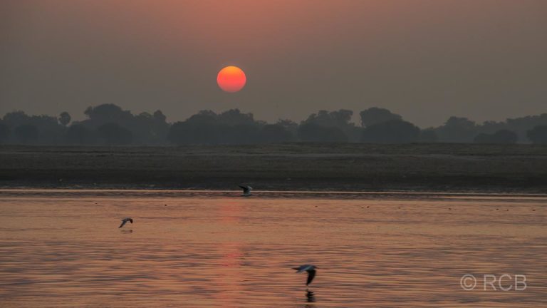 Varanasi, Sonnenaufgang über dem Ganges