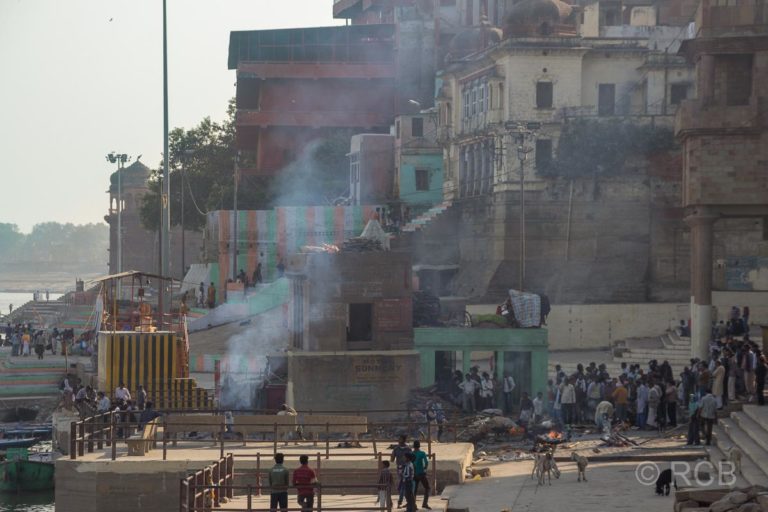 Varanasi, Leichenverbrennung am Harishchendra-Ghat