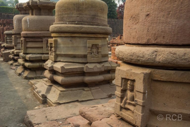 Sarnath, Stupas in den Ruinen der Tempelanlage