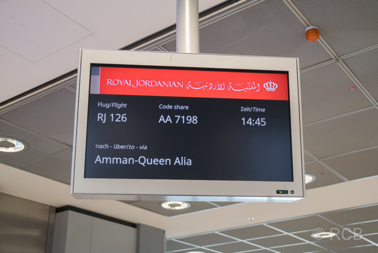 Anzeigetafel für den Flug mit Royal Jordanian am Flughafen Frankfurt
