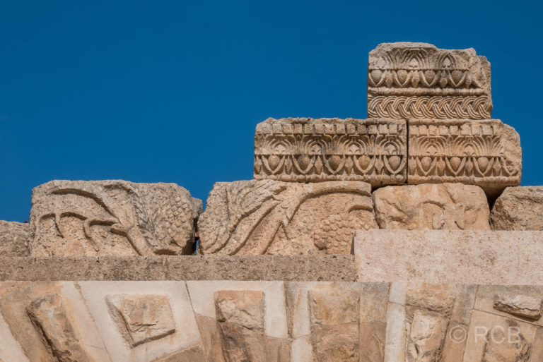 Jerash, Steine mit Ornamenten