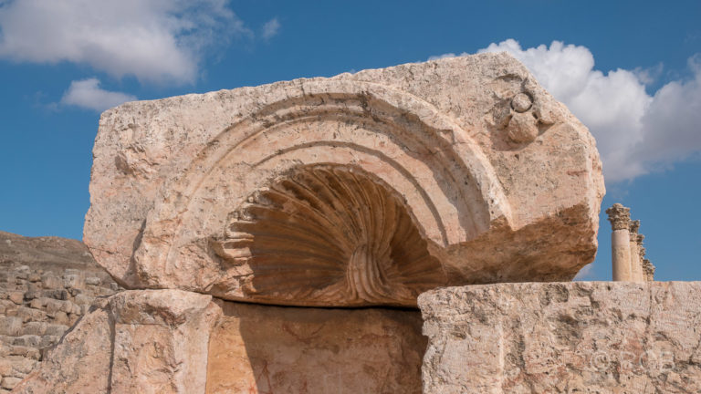 Jerash, Stein in Muschelform