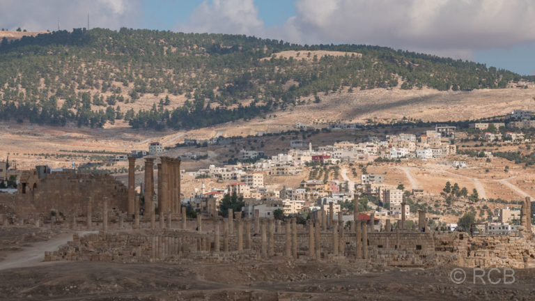 Jerash, Blick vom Südtheater zum Artemistempel