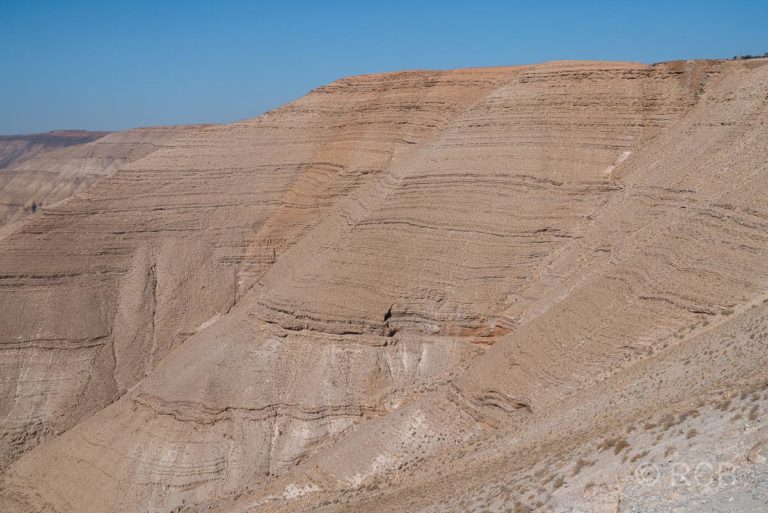 karge Felswand am Wadi Mujib