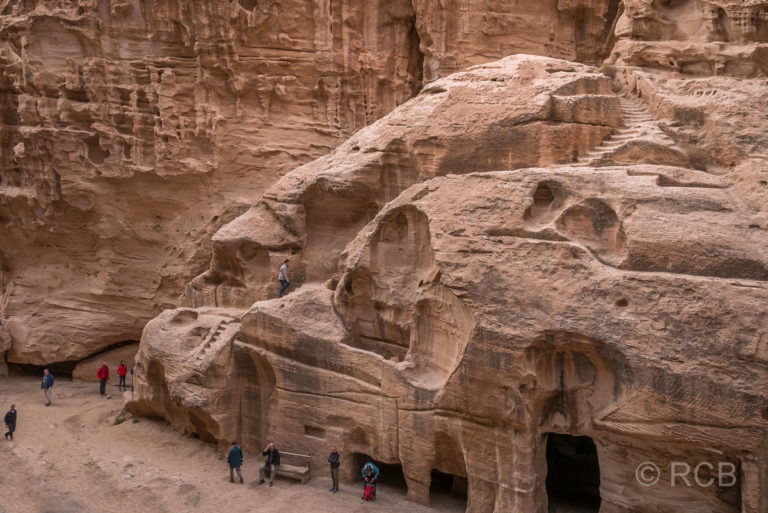 Höhlen und Treppen in Klein-Petra
