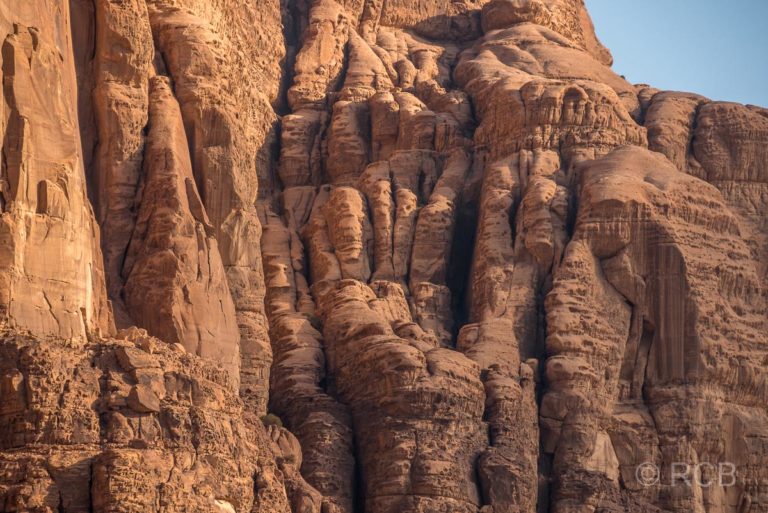 Felswand im Wadi Rum