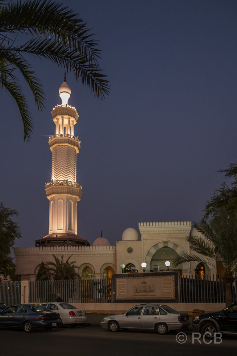 Hussein bin Ali-Moschee, Aqaba, bei abendlicher Beleuchtung