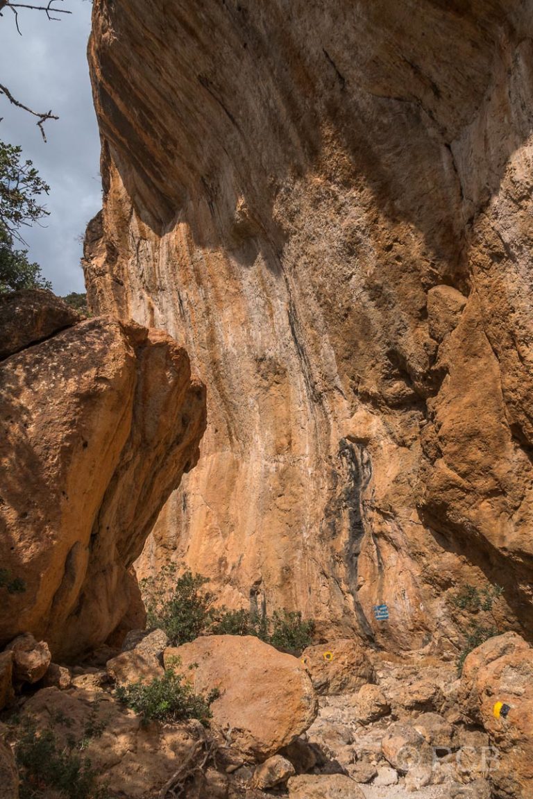 überhängender Fels in der Lissos-Schlucht