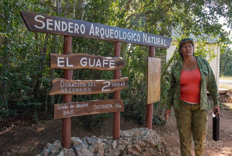Führerin auf der Wanderung im Nationalpark Desembarco del Granma
