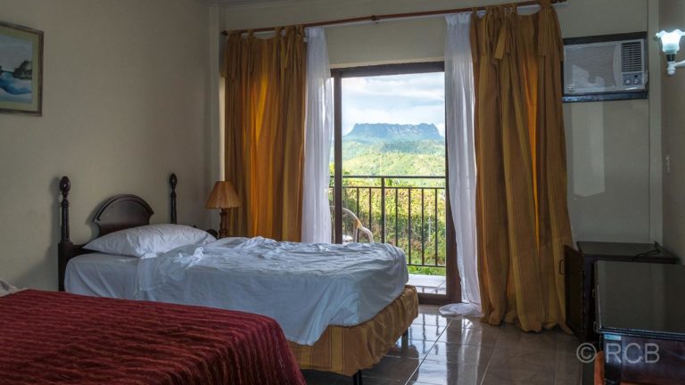 Zimmer im Hotel "El Castillo" in Baracoa mit Ausblick zum Tafelberg "El Yunque"