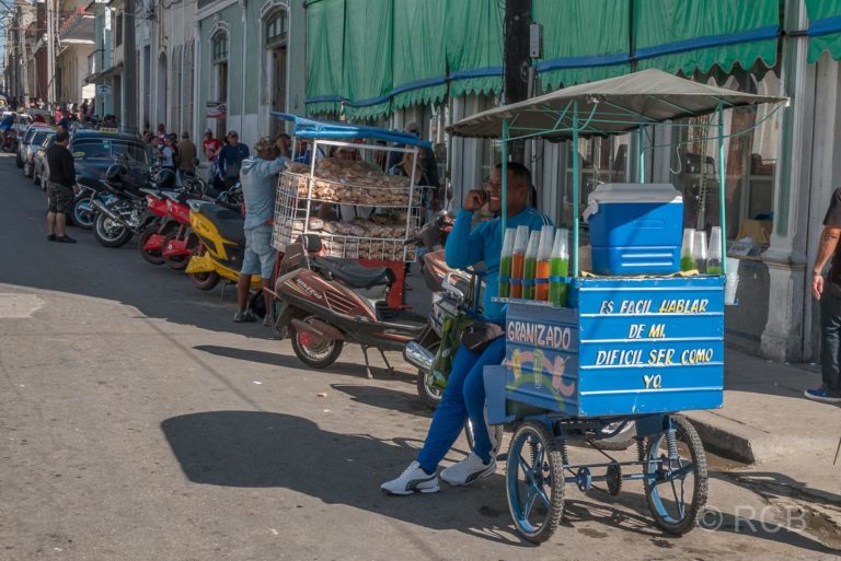 Straßenverkäufer in Cienfuegos