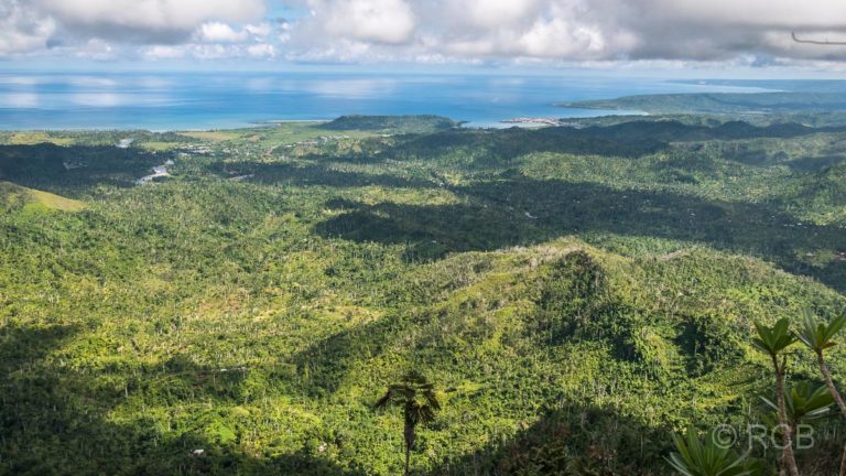 Blick vom Gipfel des El Yunque bis zur Bucht von Baracoa