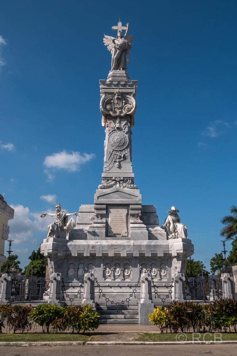 Mausoleo de Bomberos (Grabmal der Feuerwehrleute) auf dem Cementerio de Colón