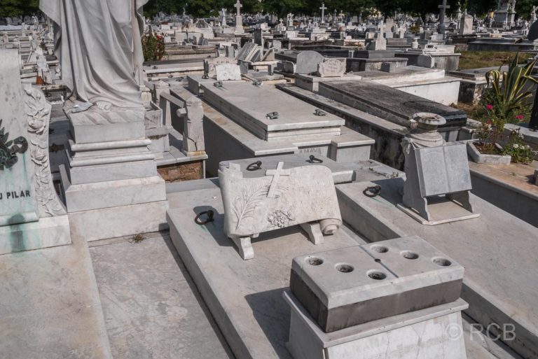 Juanas Domino-Grab, Cementerio de Colón