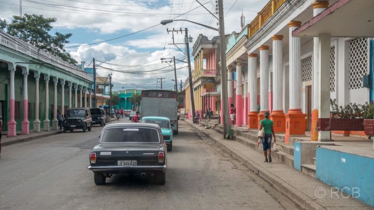 Ortsdurchfahrt im Süden Kubas