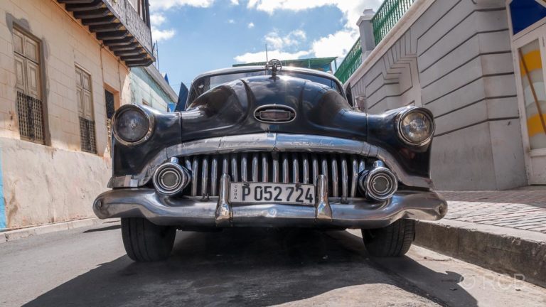 Oldtimer in den Straßen von Santiago de Cuba
