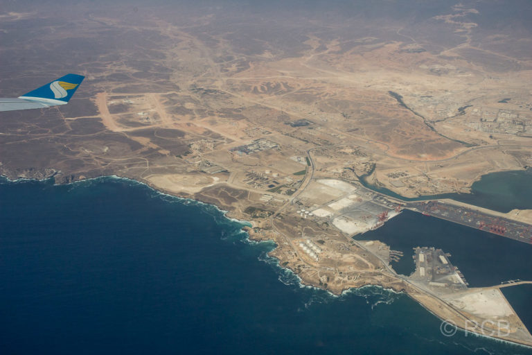der neue Hafen von Salalah aus dem Flugzeug