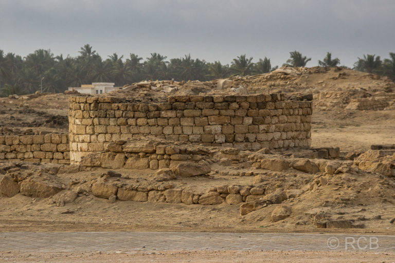 Reste eines Turms, Archäologischer Park Salalah