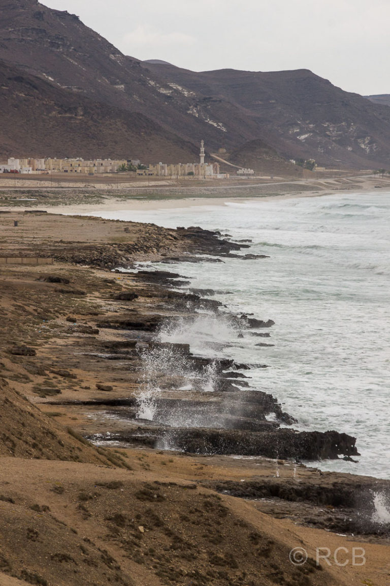 "blowholes" an der Küste bei Mughsayl