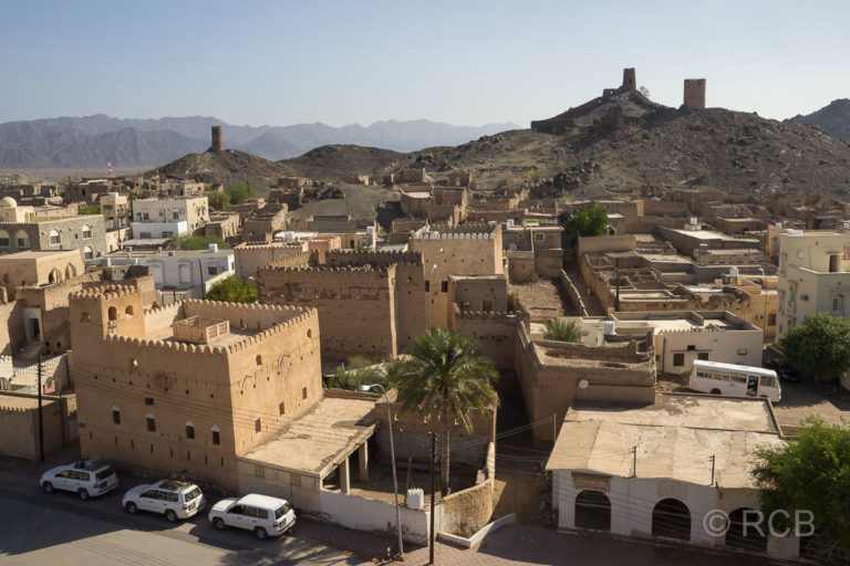 Blick von einem Wehrturm auf Al Mudayrib