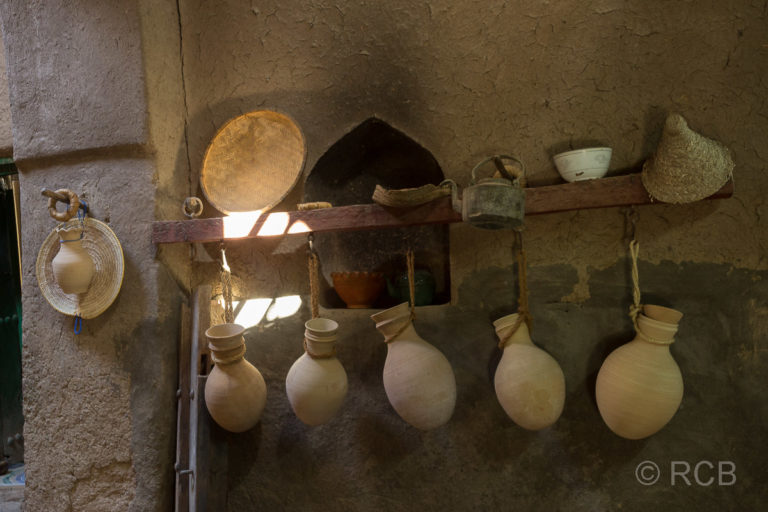 Tonkrüge im Museum Bait al Safah
