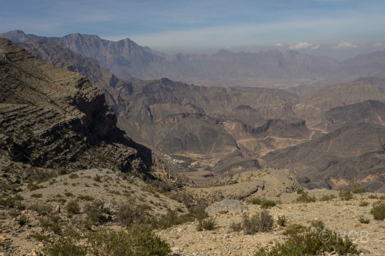 Ausblick vom Pass Sharaf al Alamayn nach Norden ins Wadi Bani Awf