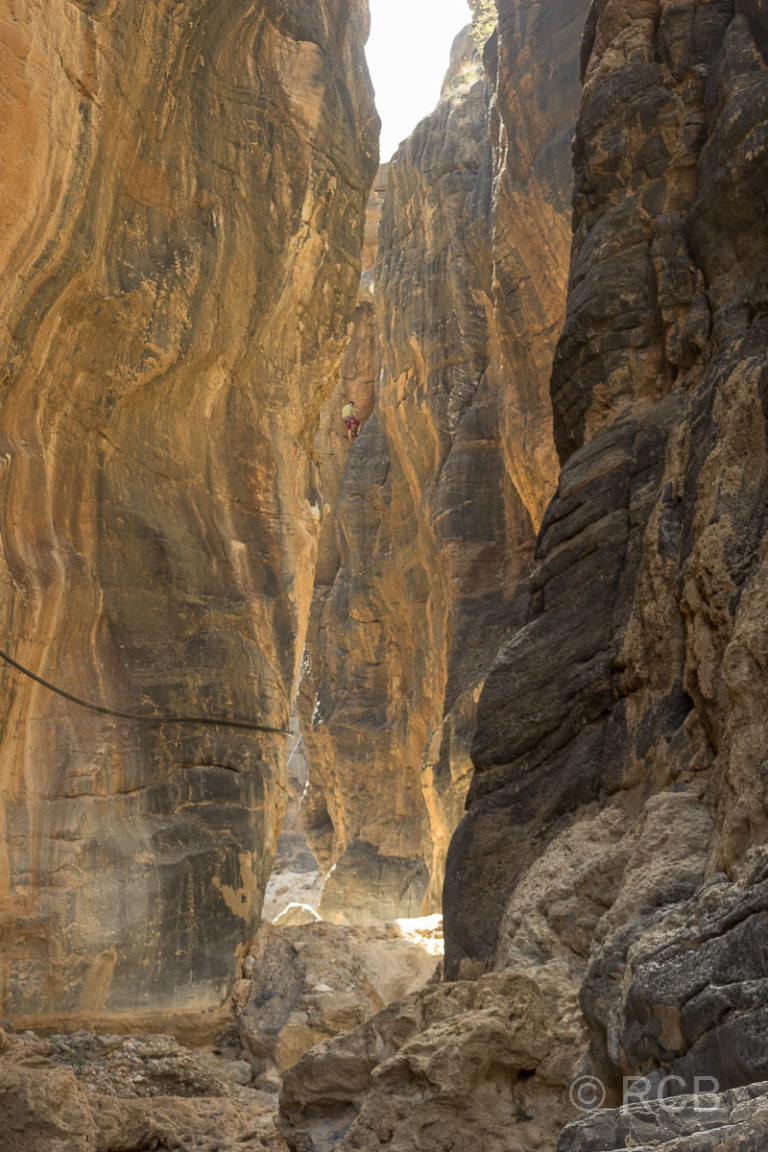 Seitenschlucht im Wadi Bani Awf mit Felskletterern