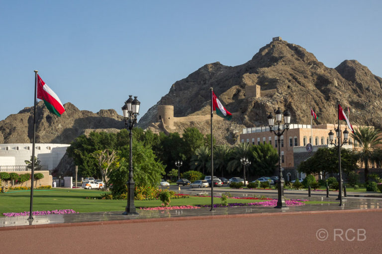 Muscat, Vorplatz vor dem Palast des Sultans