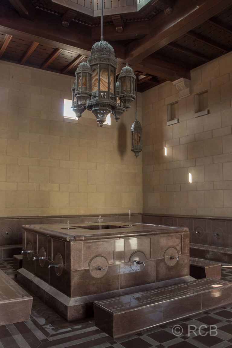 Sultan Qaboos-Moschee, Becken zur rituellen Waschung