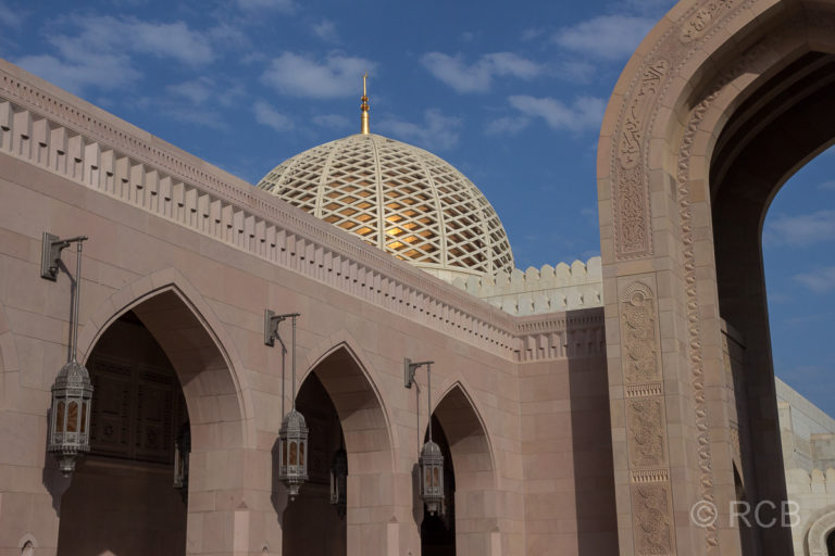 Sultan Qaboos-Moschee, Kuppel über dem Männergebetssaal