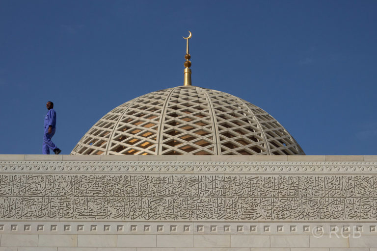 Sultan Qaboos-Moschee, Kuppel über dem Männergebetssaal